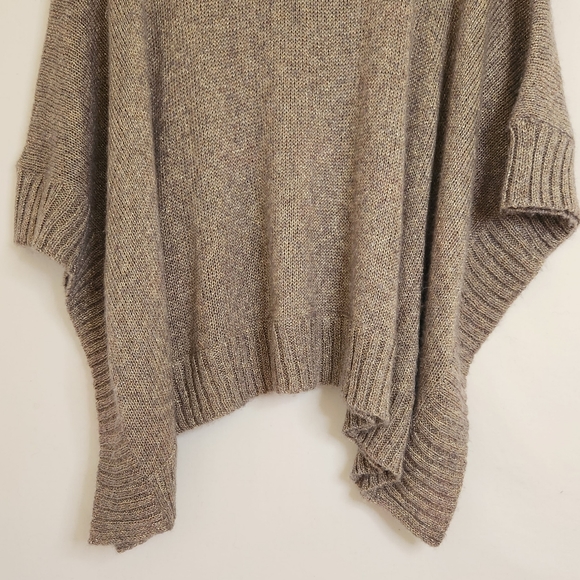 NWT Tommy Bahama Oversized Pullover with Gold Metal Fibers womens size s… - Picture 5 of 17